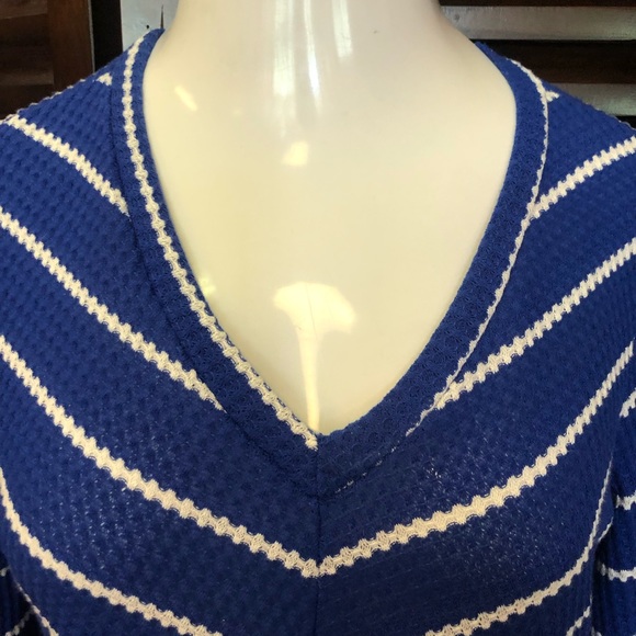 REBA Women’s blue blouse size S - Picture 8 of 8
